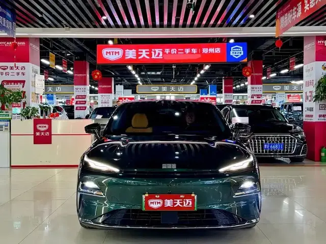 GEELY GALAXY STARSHIP 8 2025