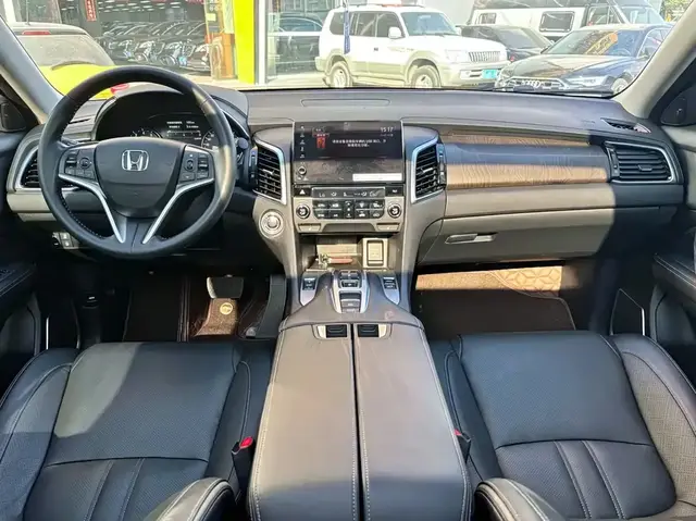 HONDA AVANCIER 370TURBO 4WD PREMIUM EDITION (TWO-TONE) 2022