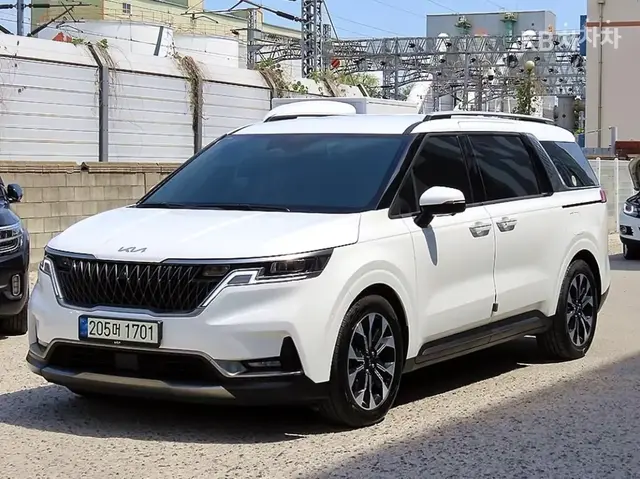 KIA CARNIVAL NOBLESSE 2022