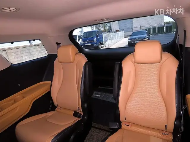 KIA CARNIVAL NOBLESSE 2022
