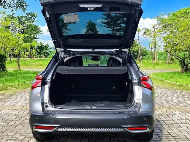 CITROEN C5 X VERSAILLES 1.6T A POWERFUL START TO THE YEAR OF THE TIGER EDITION 2023