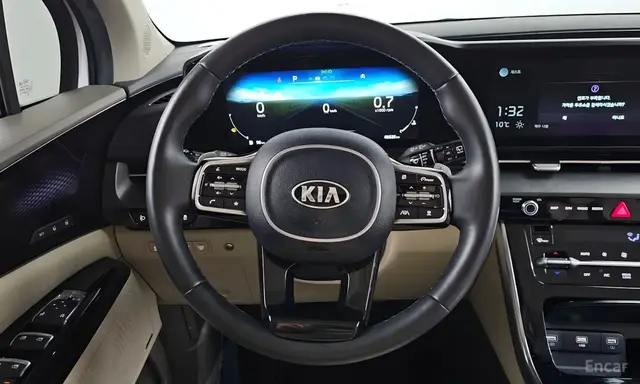 KIA CARNIVAL HIGH LIMOUSINE (СПЕЦИАЛЬНАЯ СЕРИЯ С ВЫСОКОЙ КРЫШЕЙ И VIP-ОСНАЩЕНИЕМ) 2021