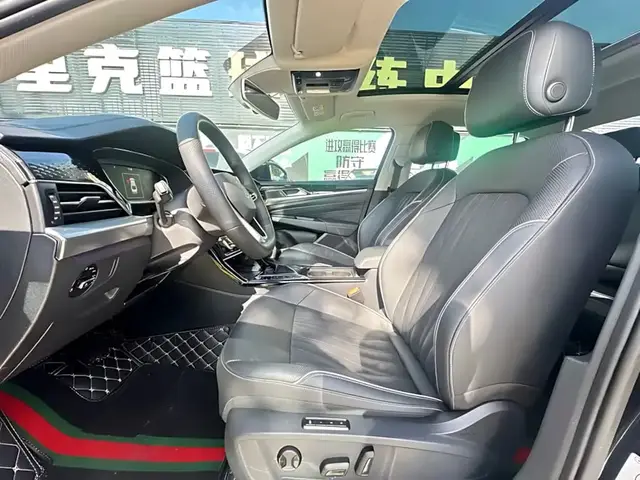 VOLKSWAGEN PASSAT STARRY SKY LUXURY EDITION 2022