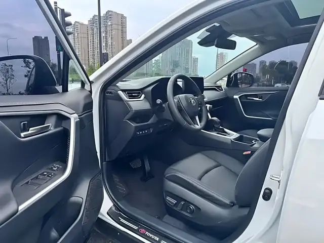 TOYOTA RAV4 20TH ANNIVERSARY PLATINUM EDITION 2023