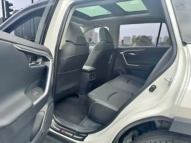 TOYOTA RAV4 20TH ANNIVERSARY PLATINUM EDITION 2023