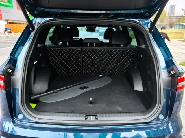 GEELY MONJARO SMART EDITION (МАКСИМАЛЬНЫЙ НАБОР ДОРОЖНЫХ АССИСТЕНТОВ И ПРЕМИУМ-ОПЦИЙ) 2022
