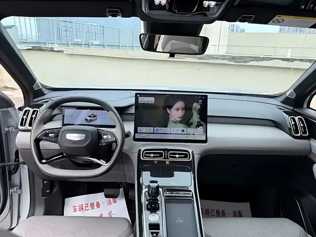 GEELY BOYUE L 1.5TD DCT SHANHE (SMART EDITION С РАСШИРЕННЫМ ПАКЕТОМ АССИСТЕНТОВ) 2025