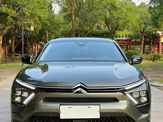 CITROEN C5 X 1.6T AT VERSAILLES (СПЕЦИАЛЬНАЯ СЕРИЯ YEAR OF THE TIGER EDITION) 2022