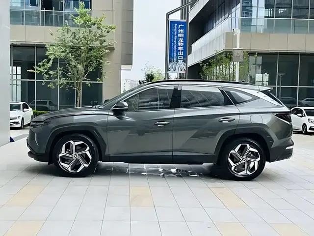 HYUNDAI TUCSON 1.5T DCT LUX PREMIUM EDITION (УДЛИНЕННАЯ БАЗА) 2022