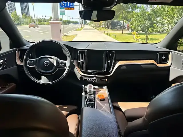 VOLVO XC60 B5 AWD INSCRIPTION LUXURY EDITION (МАКСИМАЛЬНАЯ ДЛЯ ЭТОГО МОТОРА) 2022