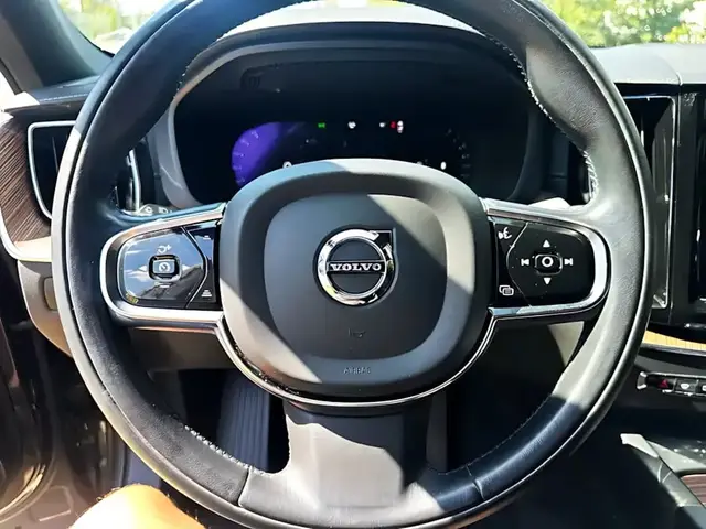 VOLVO XC60 B5 AWD INSCRIPTION LUXURY EDITION (МАКСИМАЛЬНАЯ ДЛЯ ЭТОГО МОТОРА) 2022