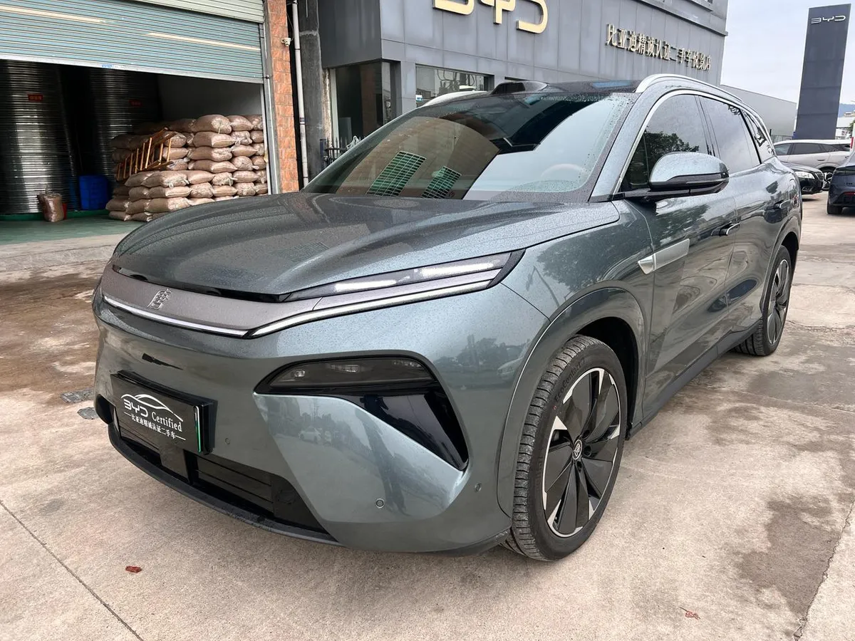 BYD TANG L EV 2025