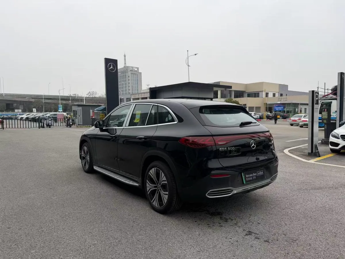 MERCEDES-BENZ EQE LUXURY 2025