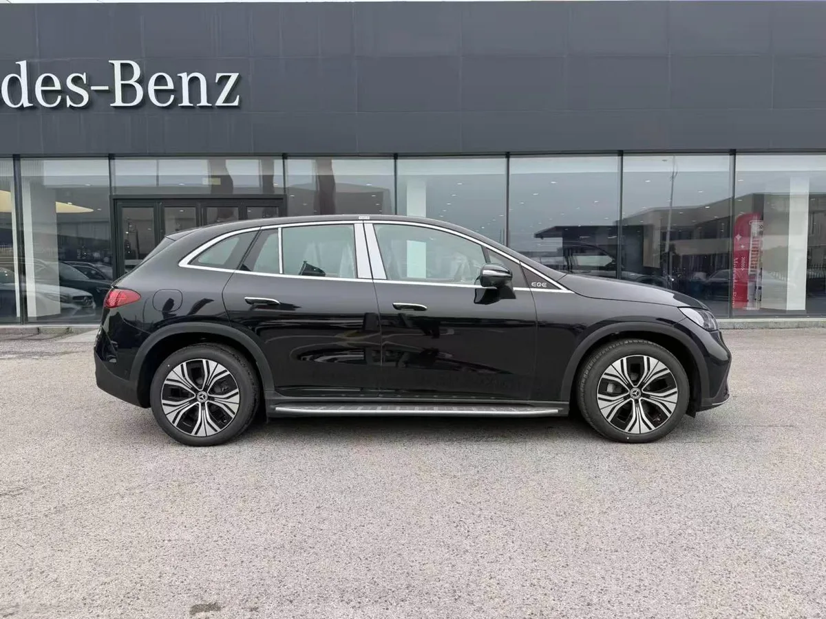 MERCEDES-BENZ EQE LUXURY 2025