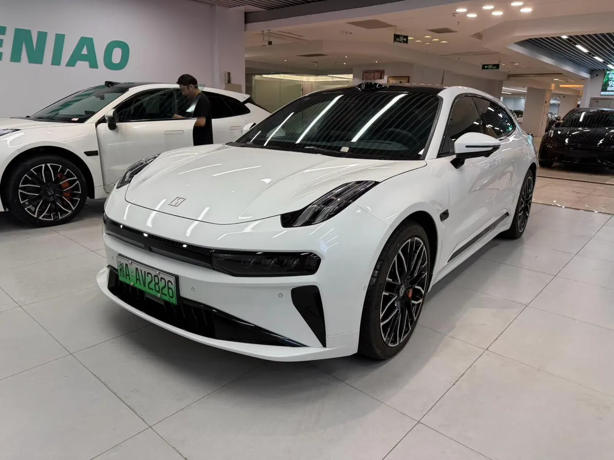 ZEEKR 001 2025