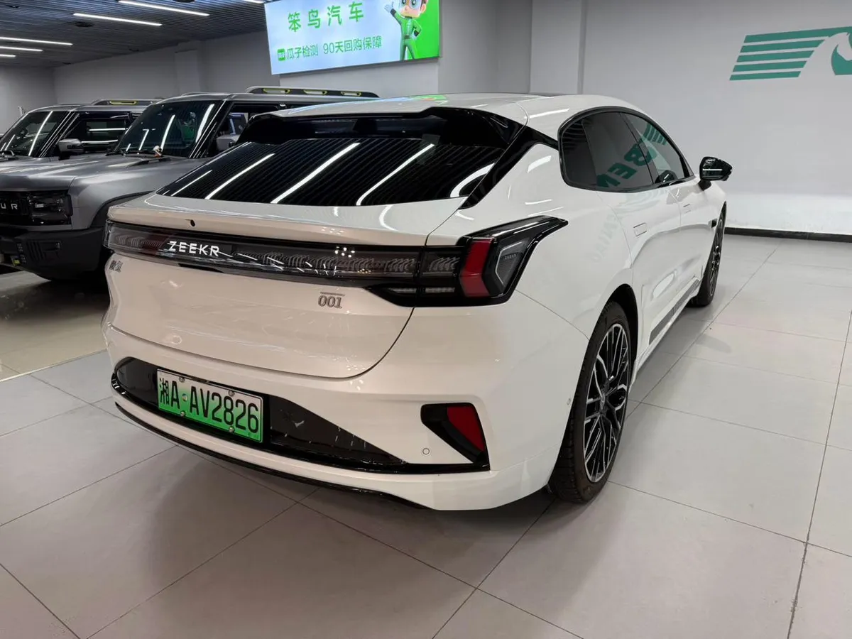 ZEEKR 001 2025