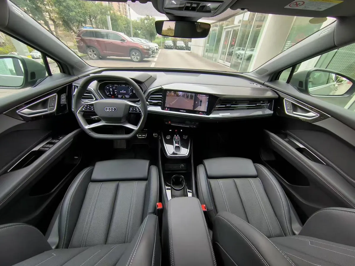 AUDI Q4 E-TRON 2024