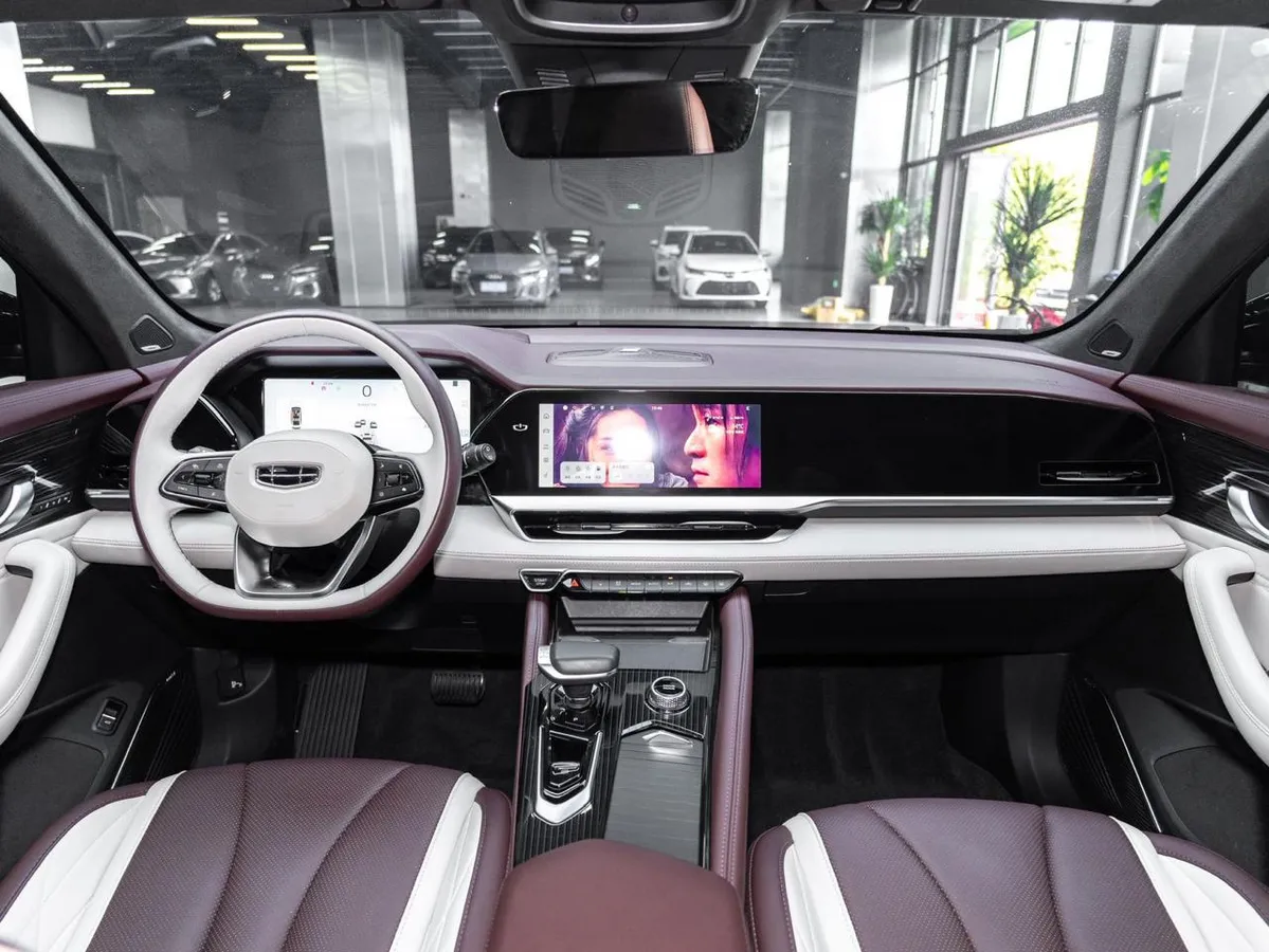 GEELY MONAJRO 2022