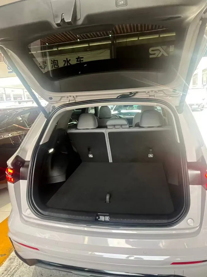 GEELY MONAJRO 2023