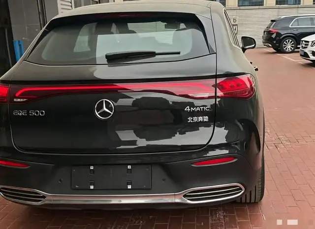 MERCEDES-BENZ EQE LUXURY 2024