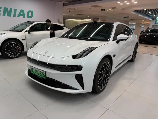 ZEEKR 001 2025