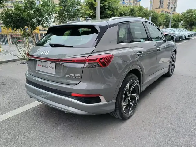 AUDI Q4 E-TRON 2024