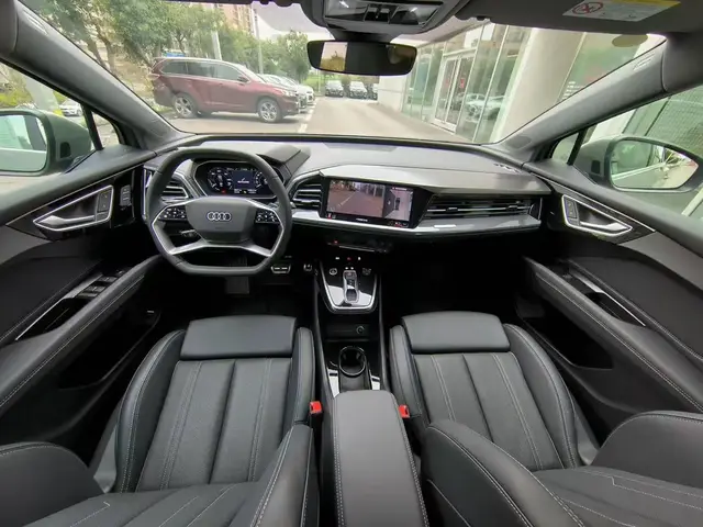 AUDI Q4 E-TRON 2024