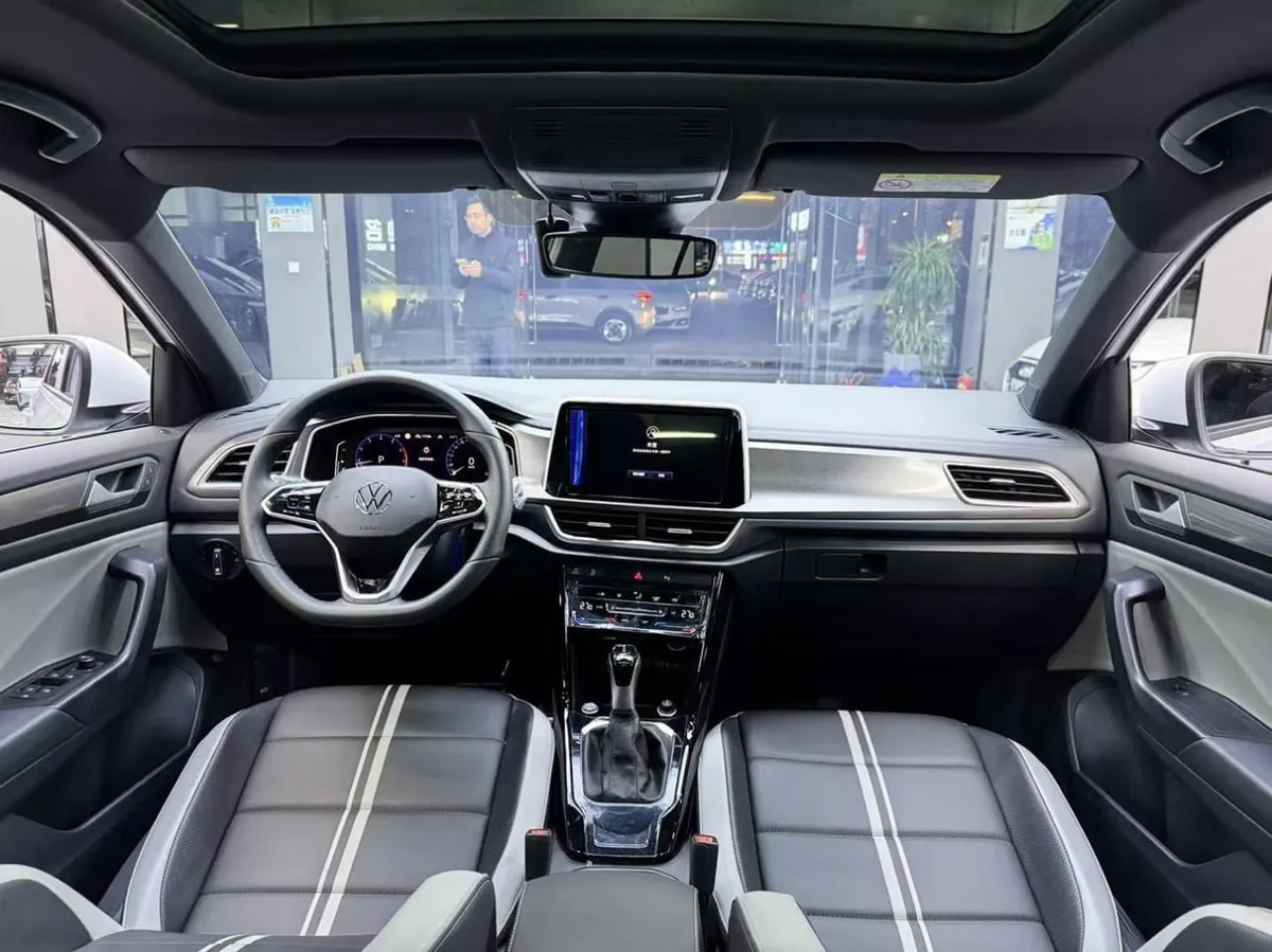 VOLKSWAGEN T-ROC 2023