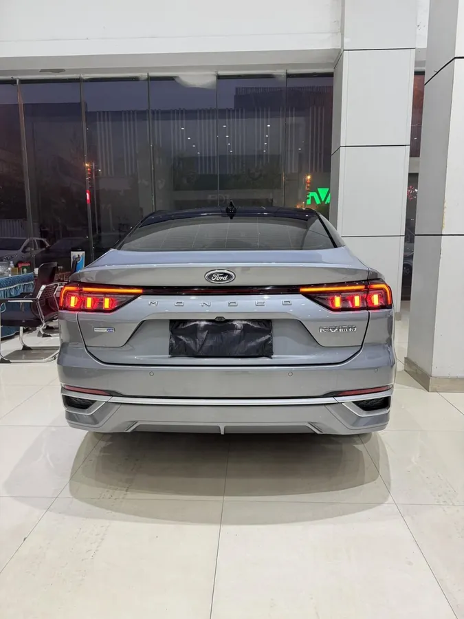 FORD MONDEO 2023