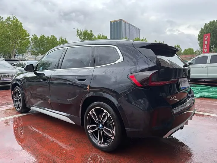 BMW IX1 2023