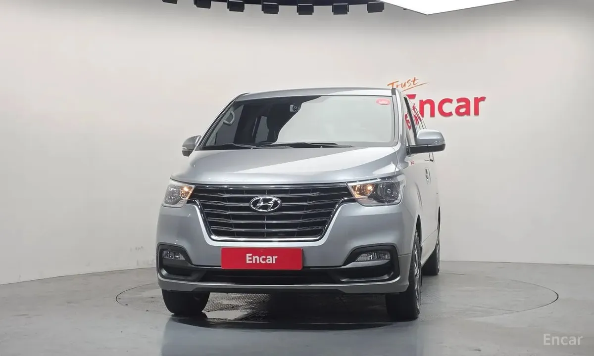 HYUNDAI GRAND STAREX 9-SEATER PREMIUM 2020