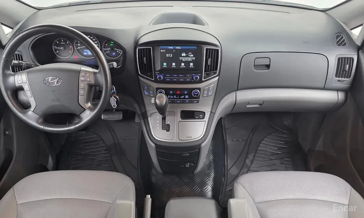 HYUNDAI GRAND STAREX 9-SEATER PREMIUM 2020