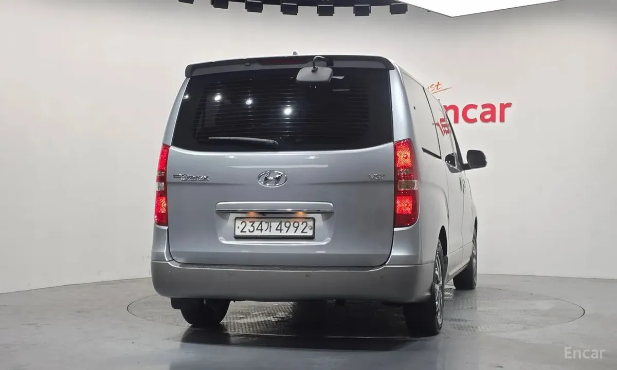 HYUNDAI GRAND STAREX 9-SEATER PREMIUM 2020