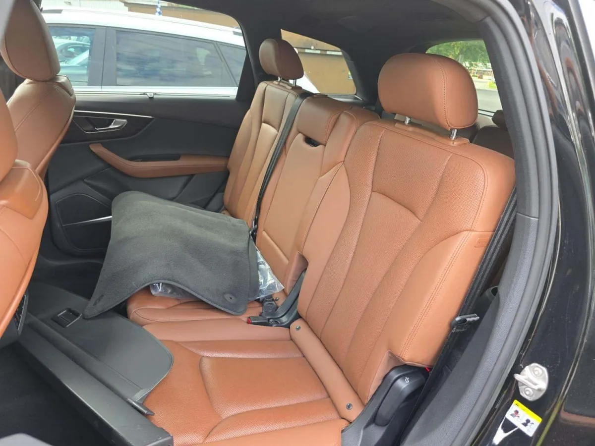 AUDI Q7 2023