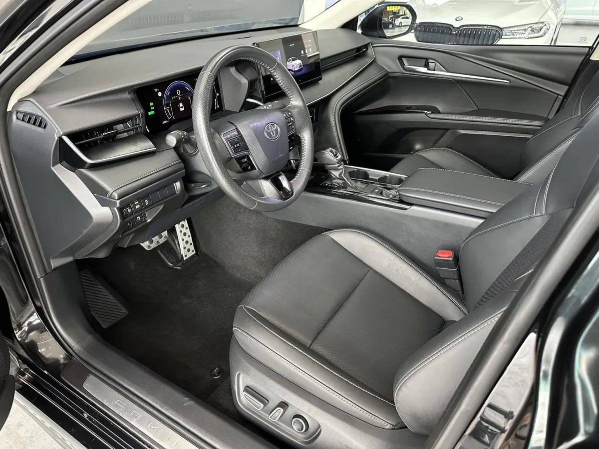 TOYOTA CAMRY 2025