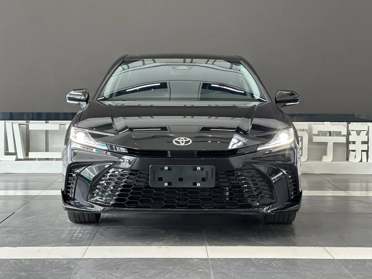 TOYOTA CAMRY 2025