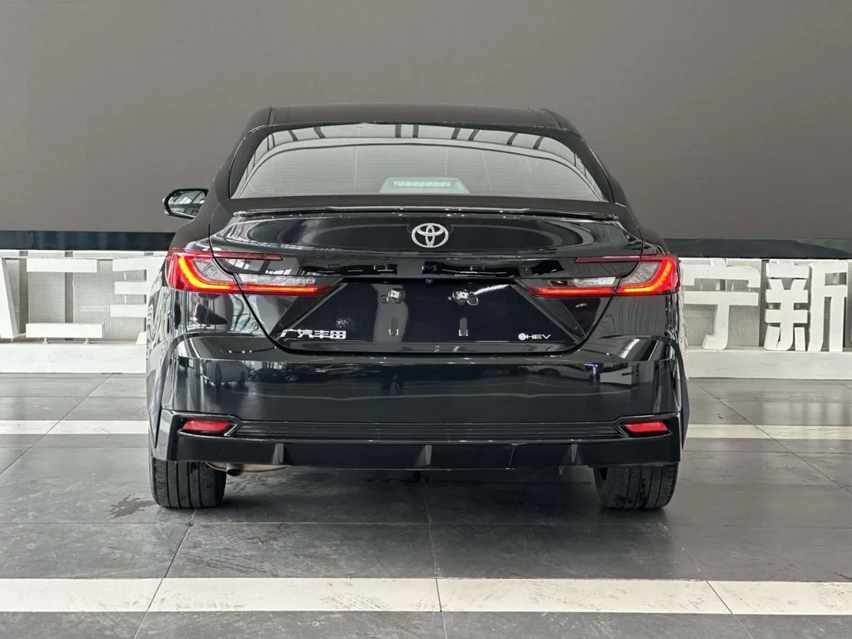 TOYOTA CAMRY 2025