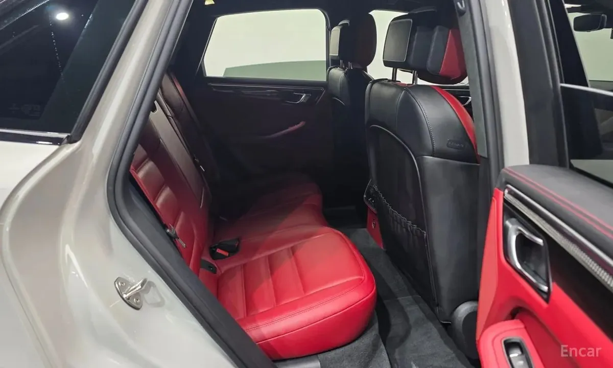 PORSCHE MACAN 2022