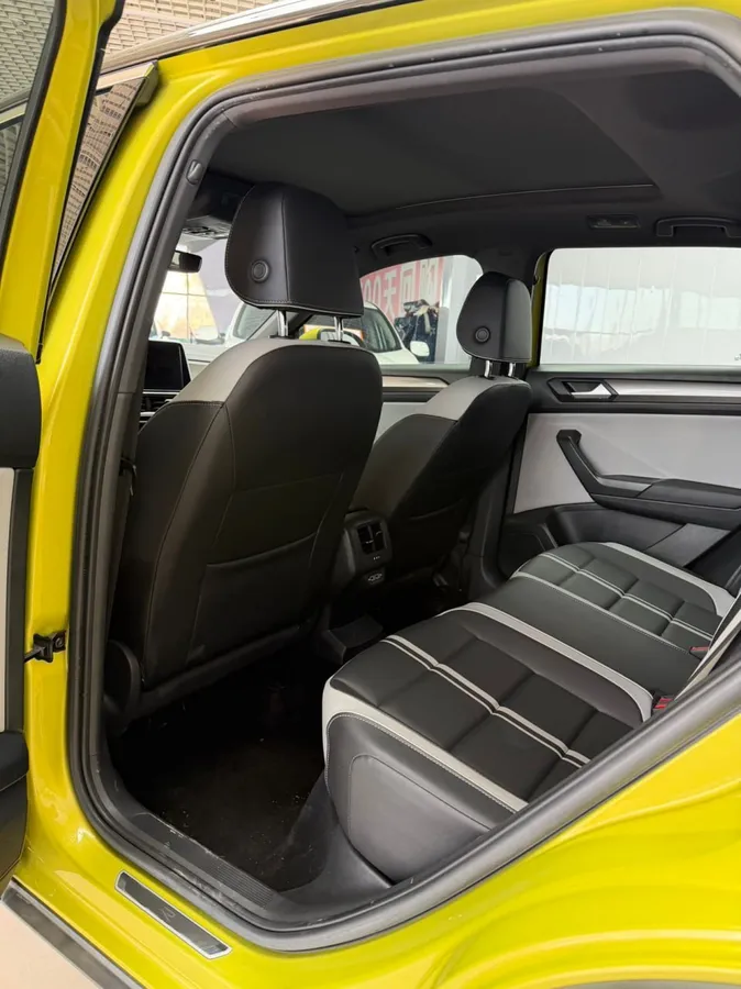 VOLKSWAGEN T-ROC 2023