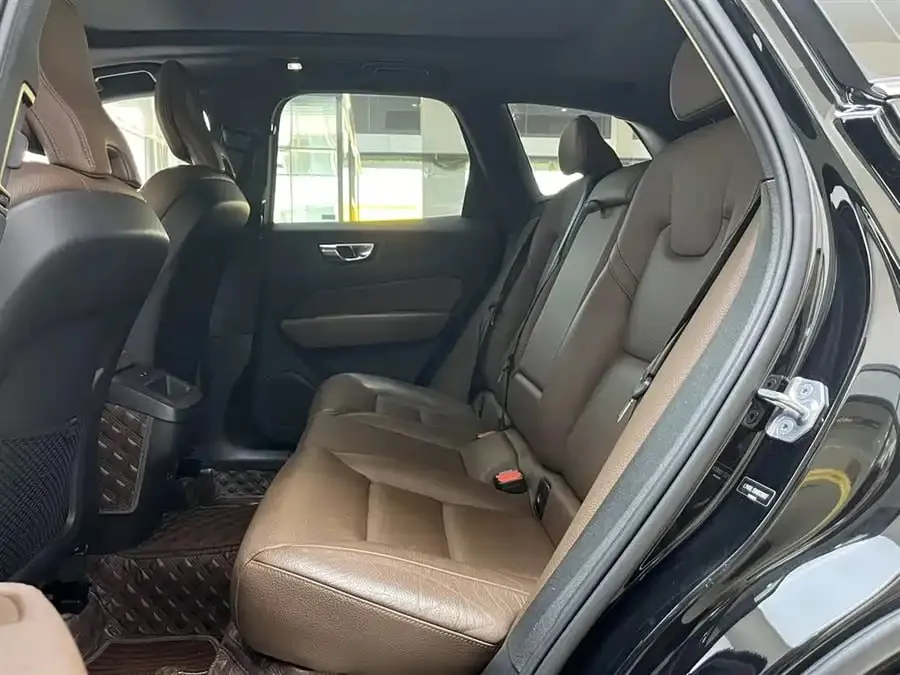 VOLVO XC60 LUXURY 2022