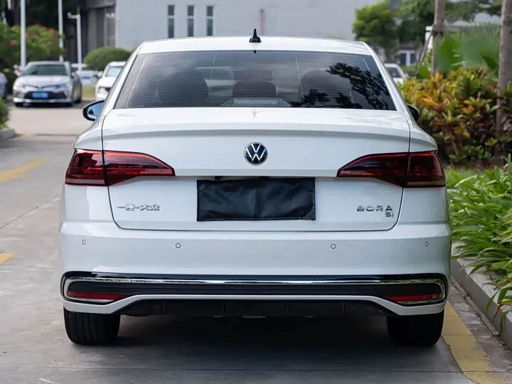 VOLKSWAGEN BORA 2023