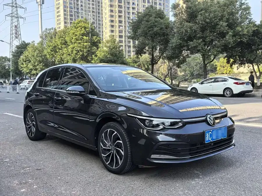 VOLKSWAGEN GOLF 2023