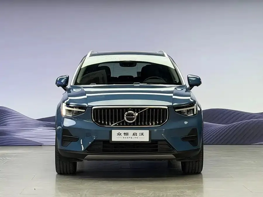 VOLVO XC40 2023