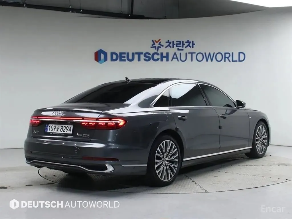 AUDI A8 2022