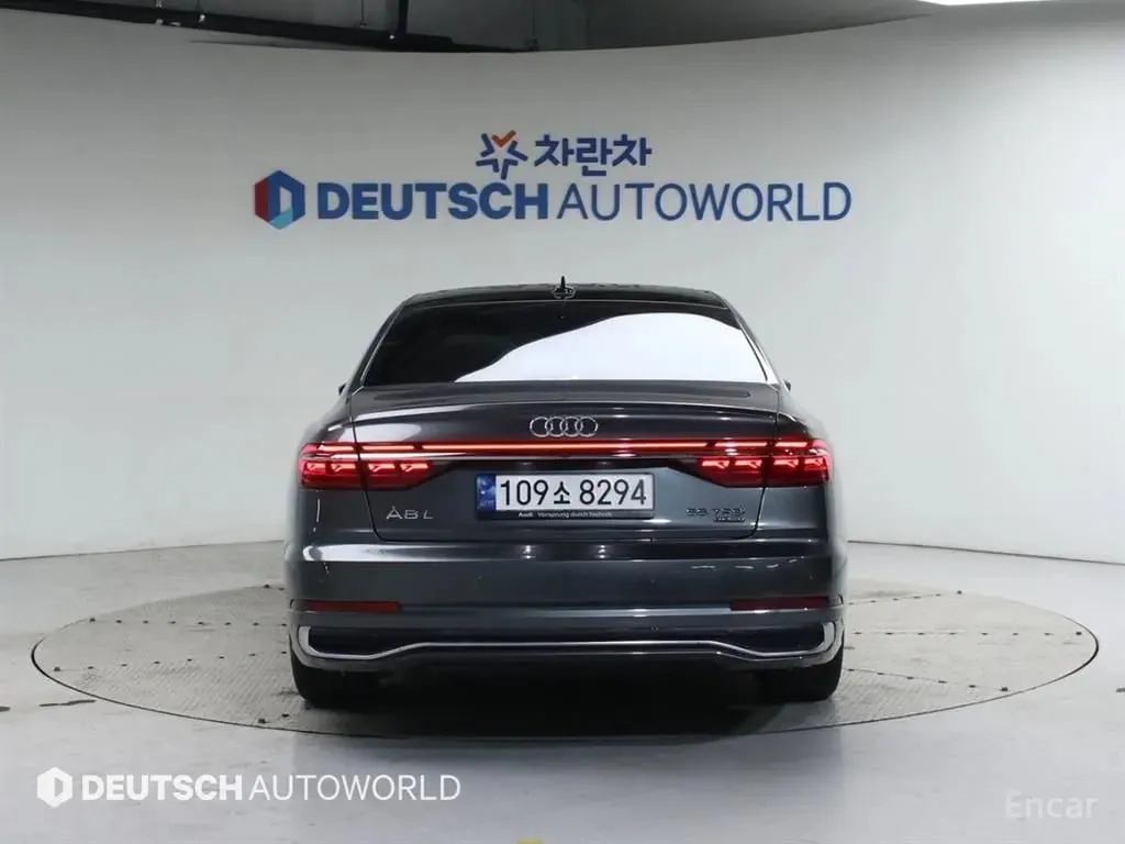 AUDI A8 2022