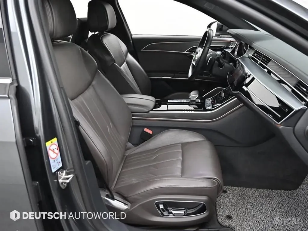 AUDI A8 2022