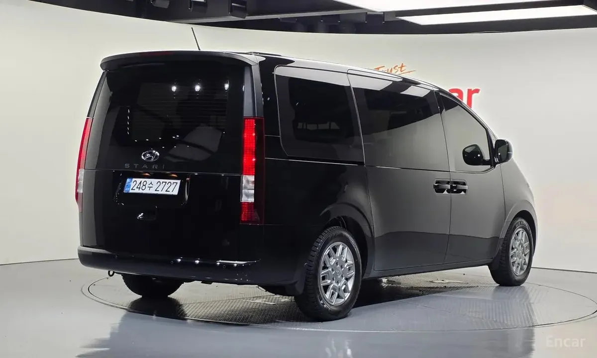 HYUNDAI STARIA 2023