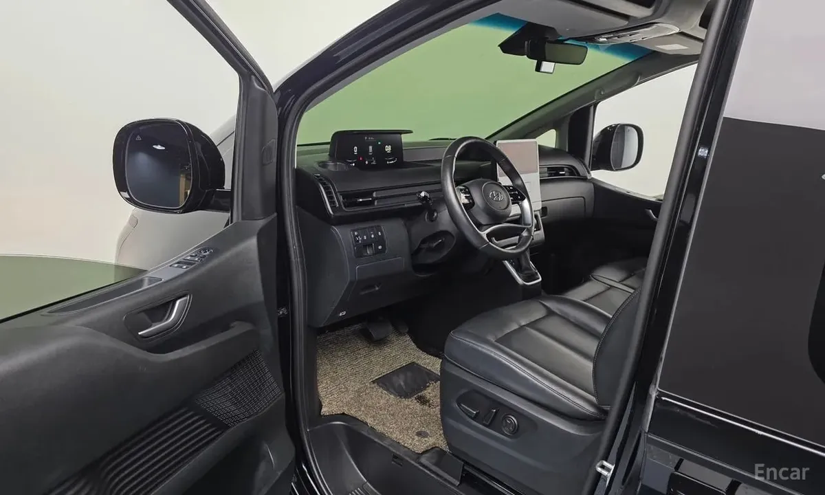 HYUNDAI STARIA 2023