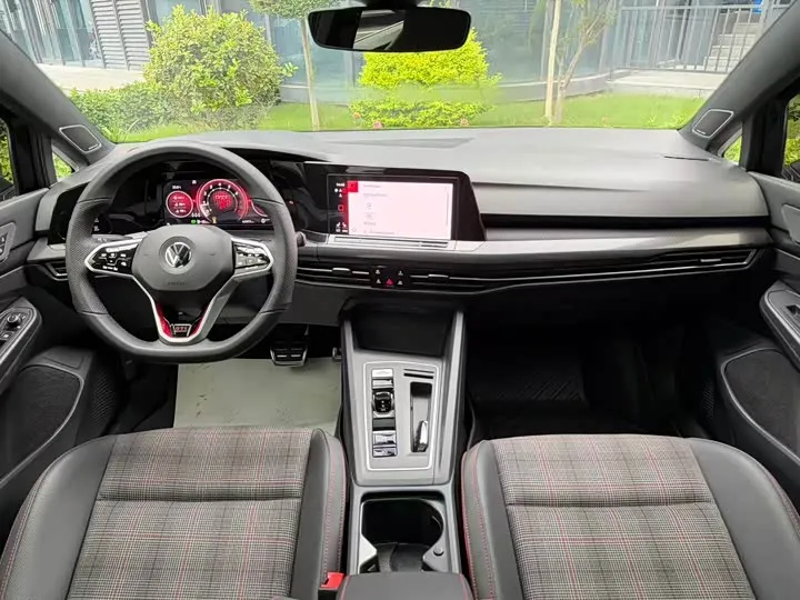 VOLKSWAGEN GOLF GTI 2023