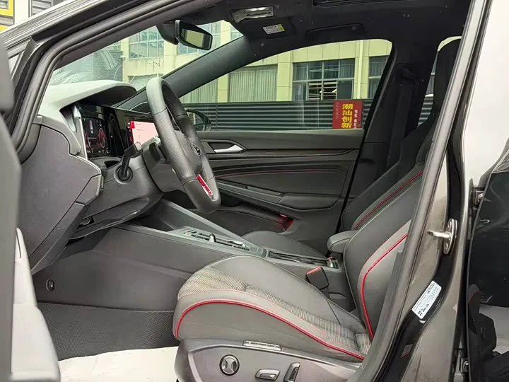 VOLKSWAGEN GOLF GTI 2023
